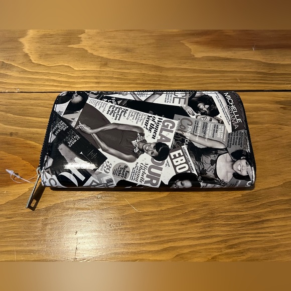 Magazine Cover Clutch - New - Picture 6 of 7